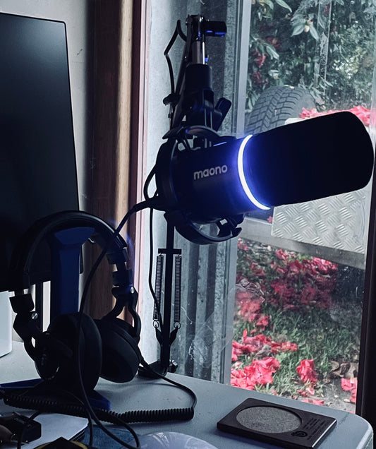 MAONO PD220X USB/XLR Dynamic Microphone Bundle &amp; MH700 Monitor Headphones Review